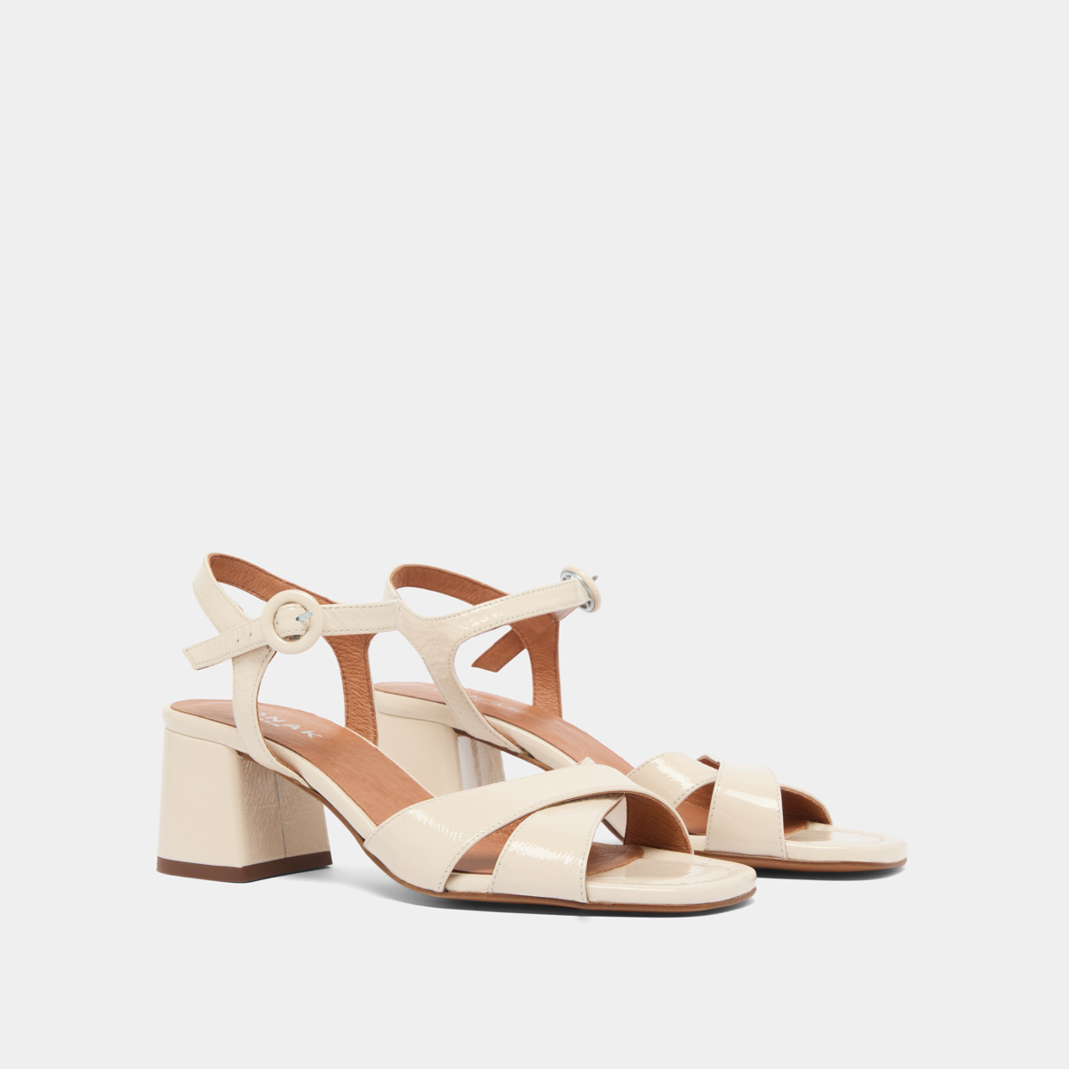 Heeled sandals in ecru pleated varnish | BRIELLA