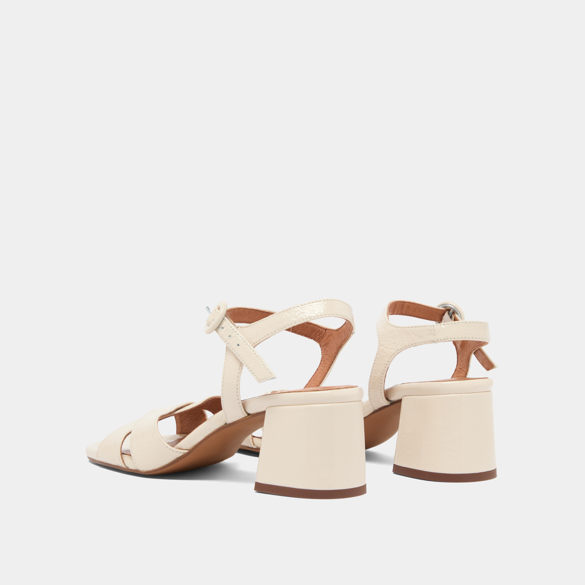 Heeled sandals in ecru pleated varnish | BRIELLA