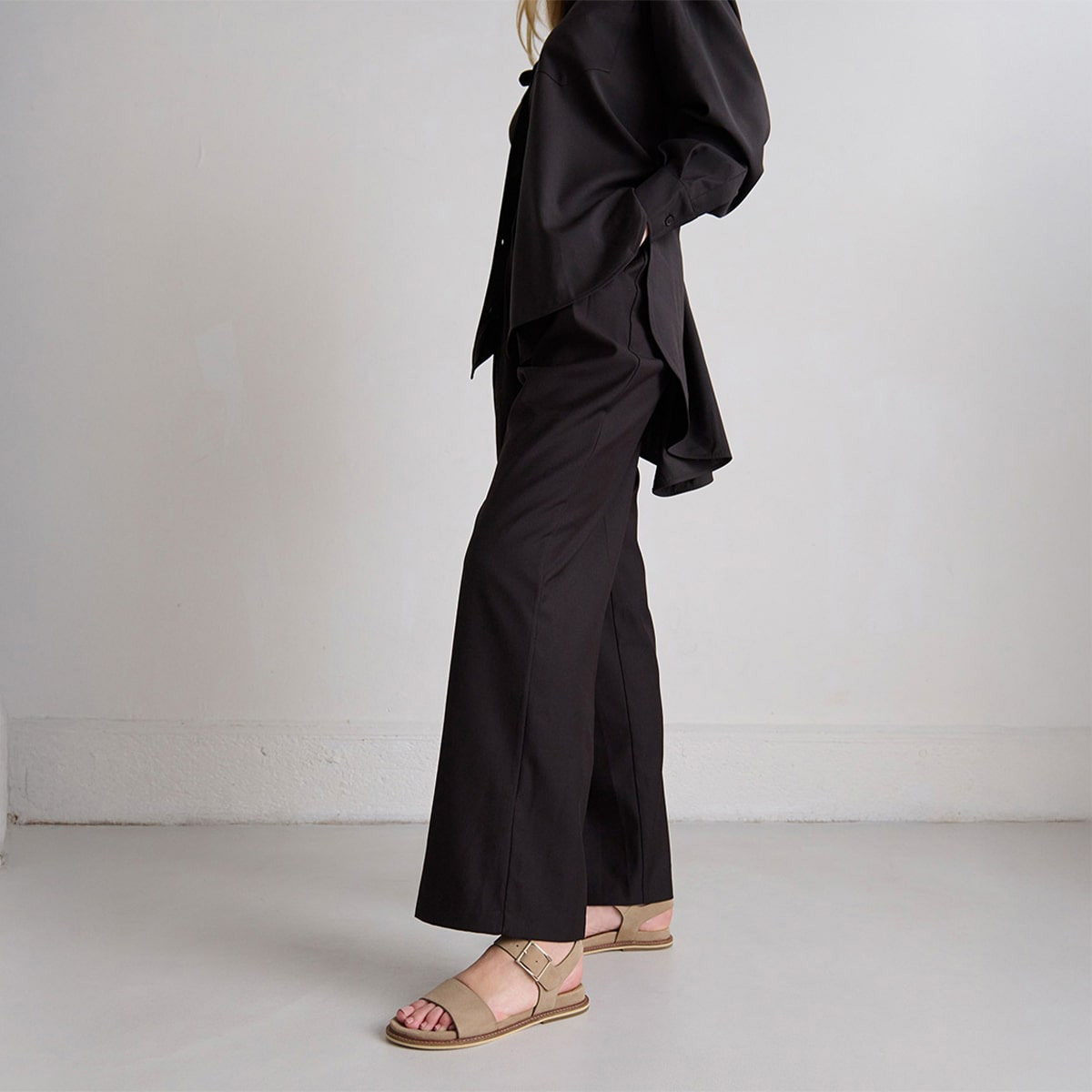 Strappy sandals with open toe in beige velvet | ACCO