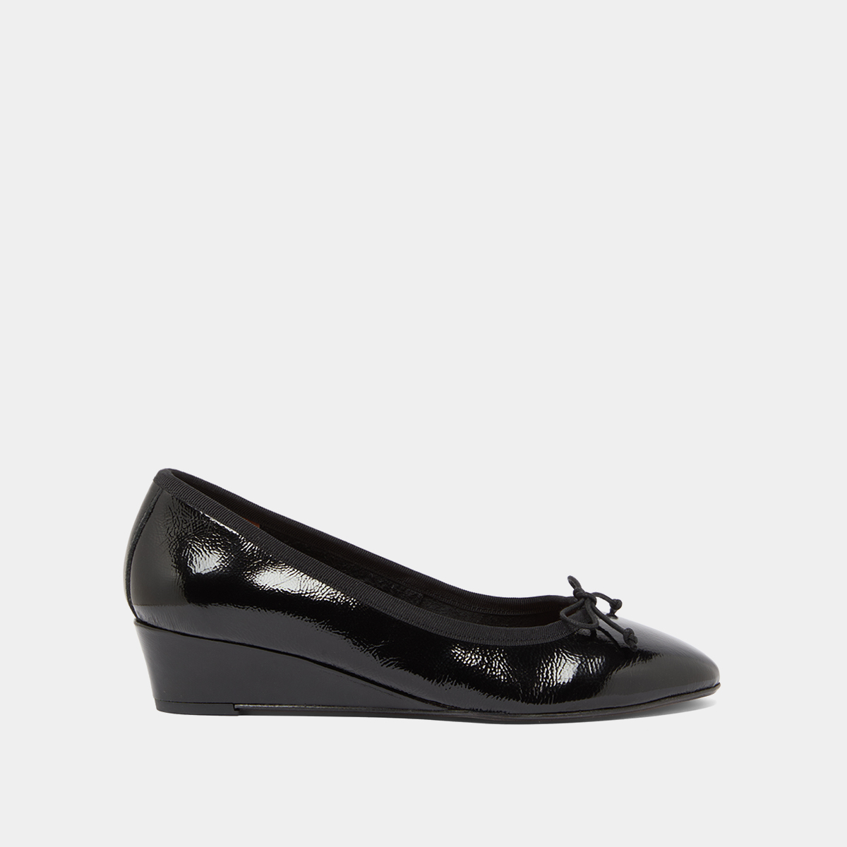 Wedge ballerinas in black pleated varnish | AIRELLE