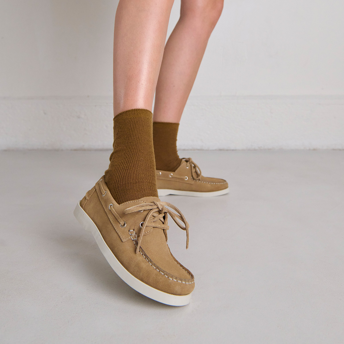 Derbies with thick laces and topstitching in beige crust | OMBELINE
