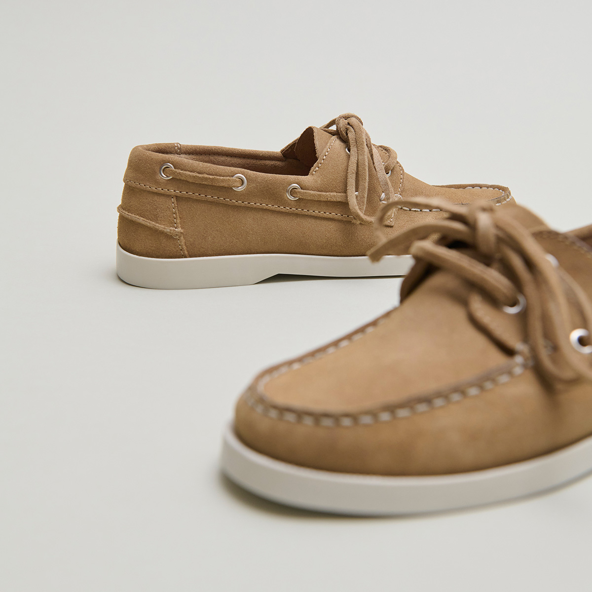 Derbies with thick laces and topstitching in beige crust | OMBELINE