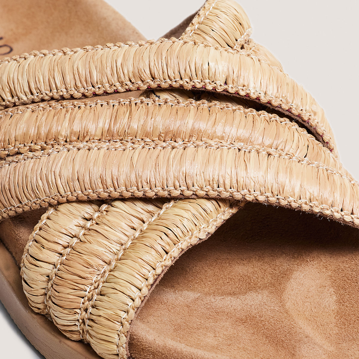 Mules with overlapping straps in beige raffia | WONG