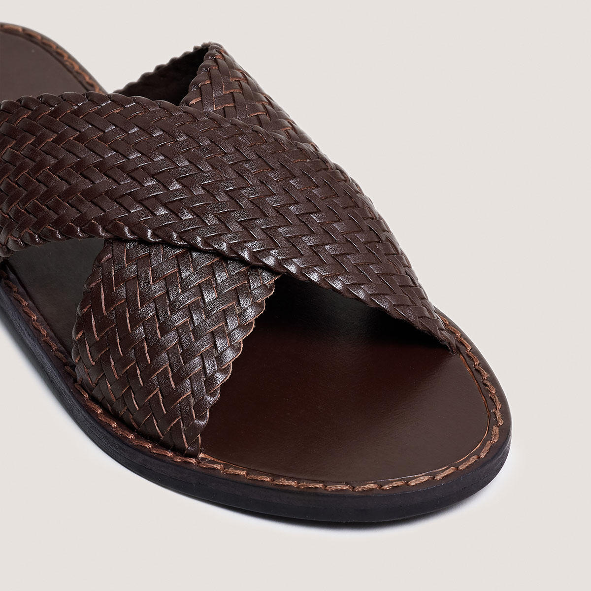Plagettes with wide criss-cross straps in dark brown leather | WITCH