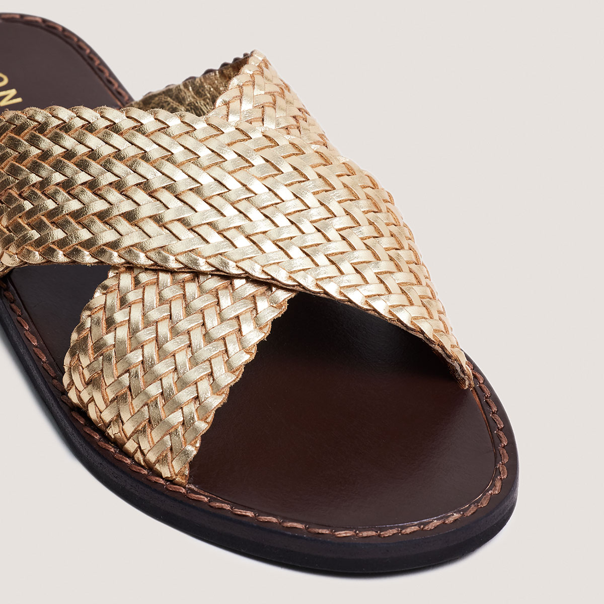 Plagettes with wide criss-cross straps in gold leather | WITCH
