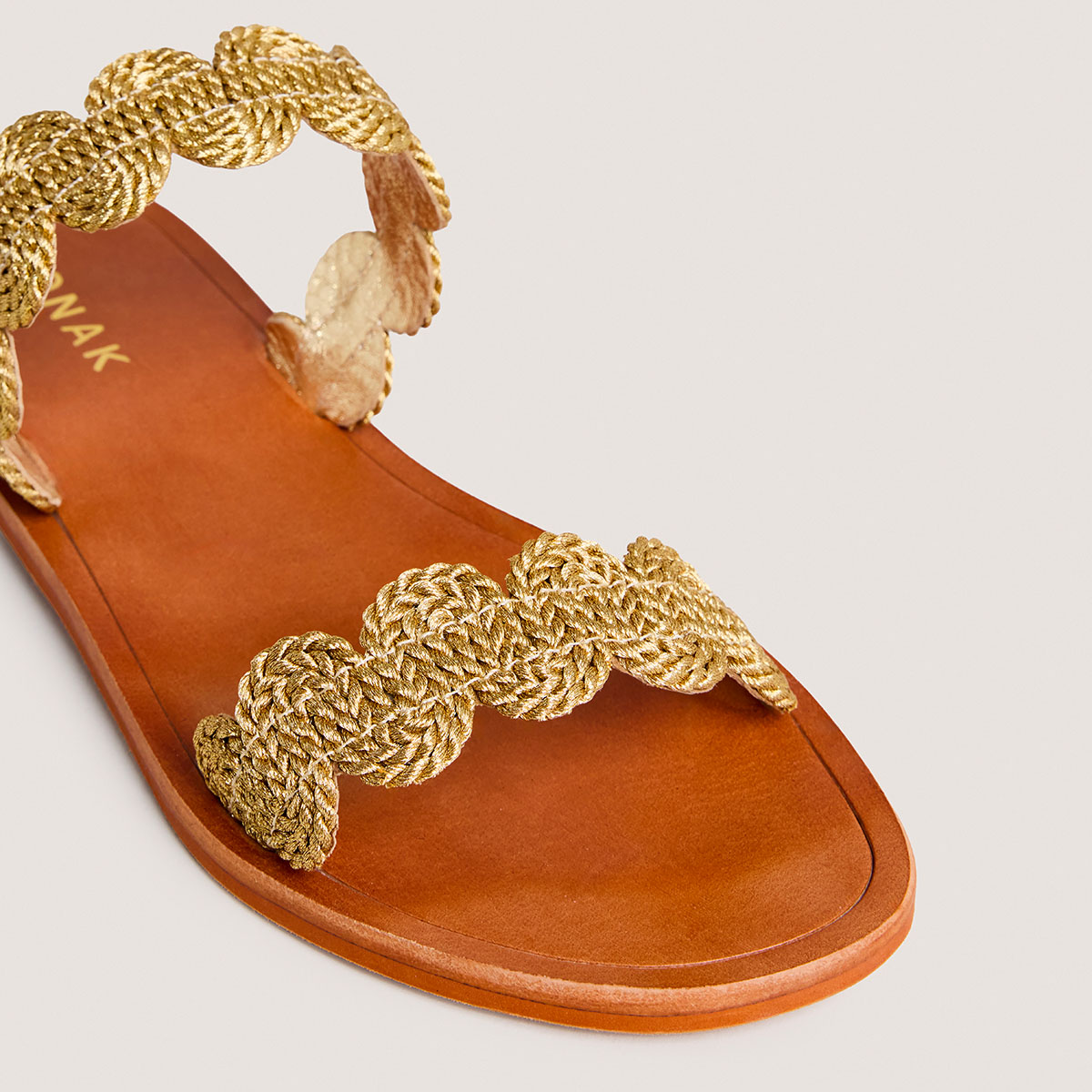 Plagettes with twisted straps in gold rope | WIDO