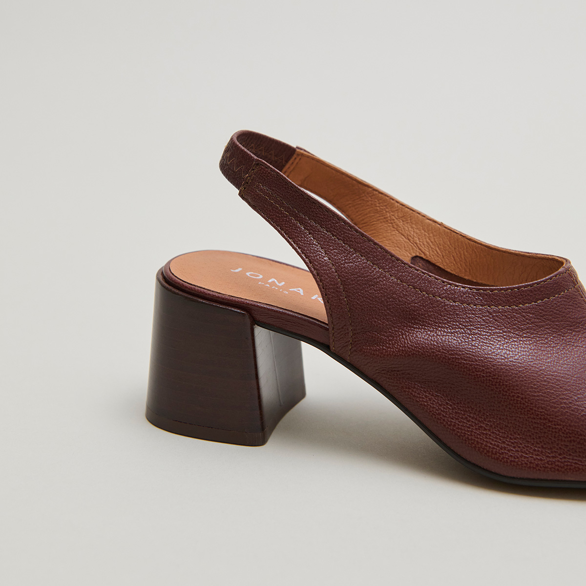Open-toe sandals in brown leather | BROWNIE