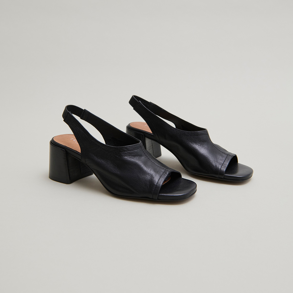 Open-toe sandals in black leather | BROWNIE