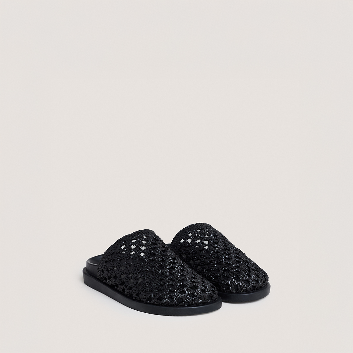 Openwork mules in black raffia | WOLFANG