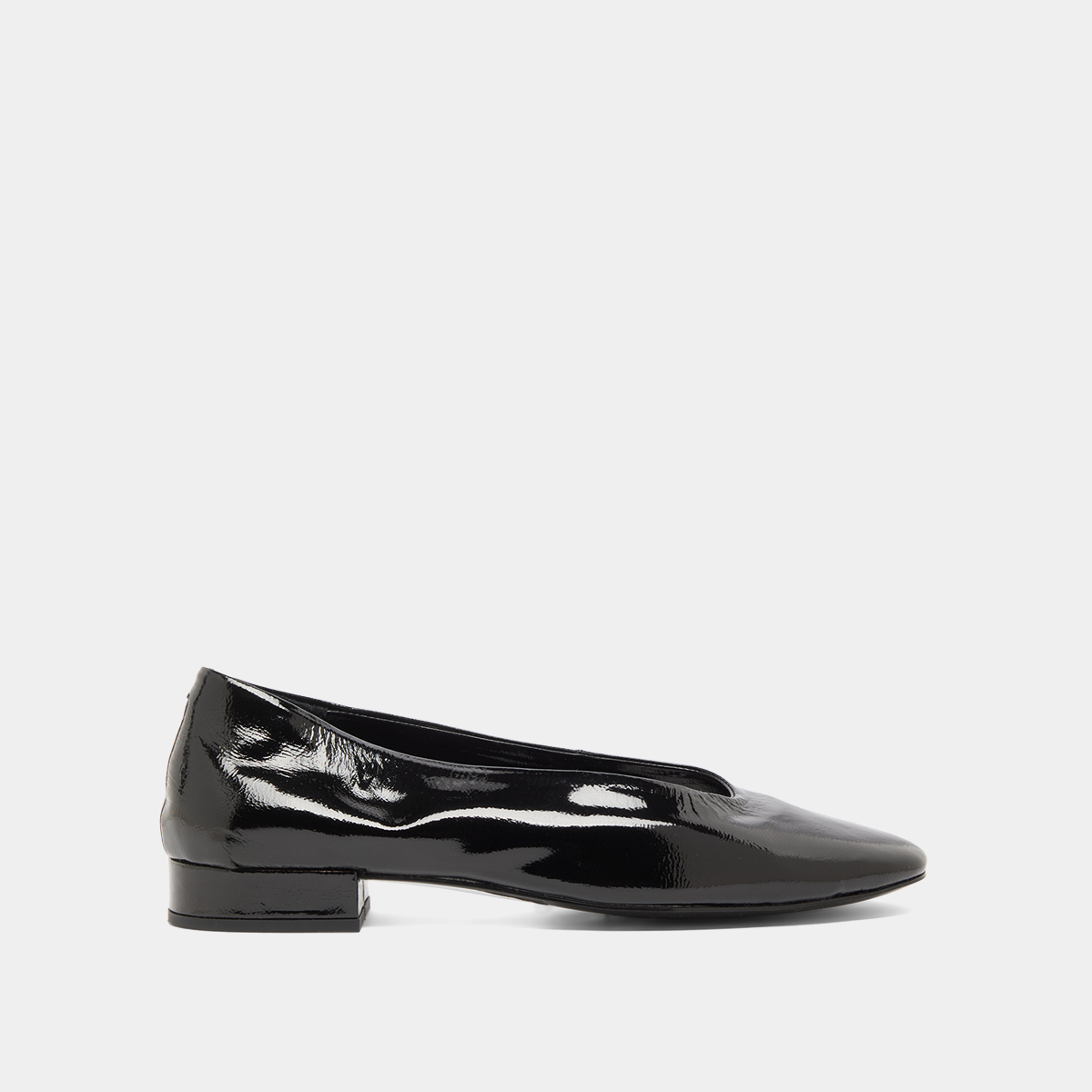 Ballet flats with small heels in black pleated varnish | LEA