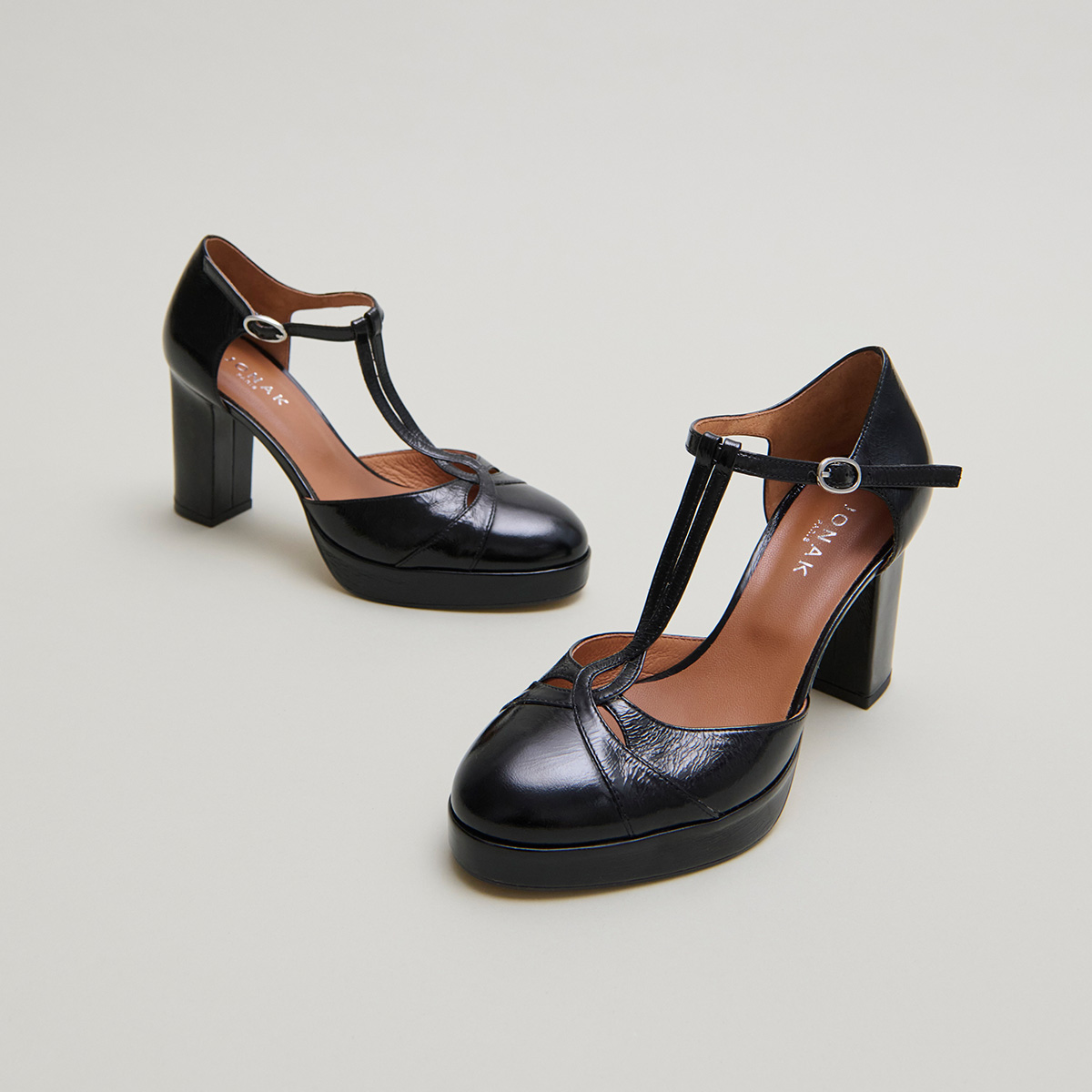 T-bar sandals with heels in black shiny leather | VOLO