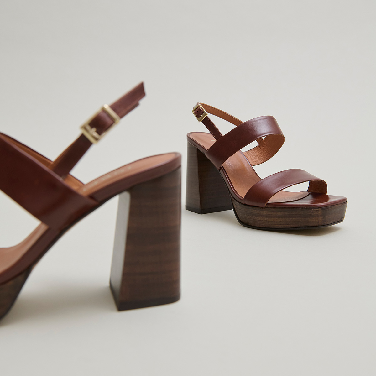 Sandals in brown leather | VERDE