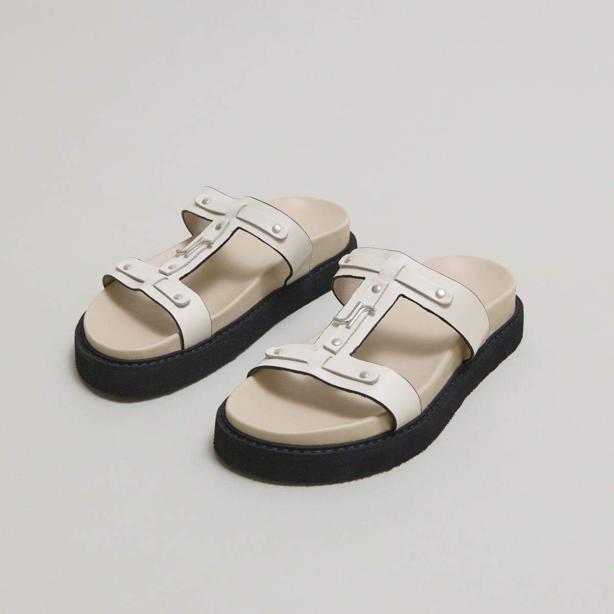 Platforms sandals in ecru glazed leather | LUANA