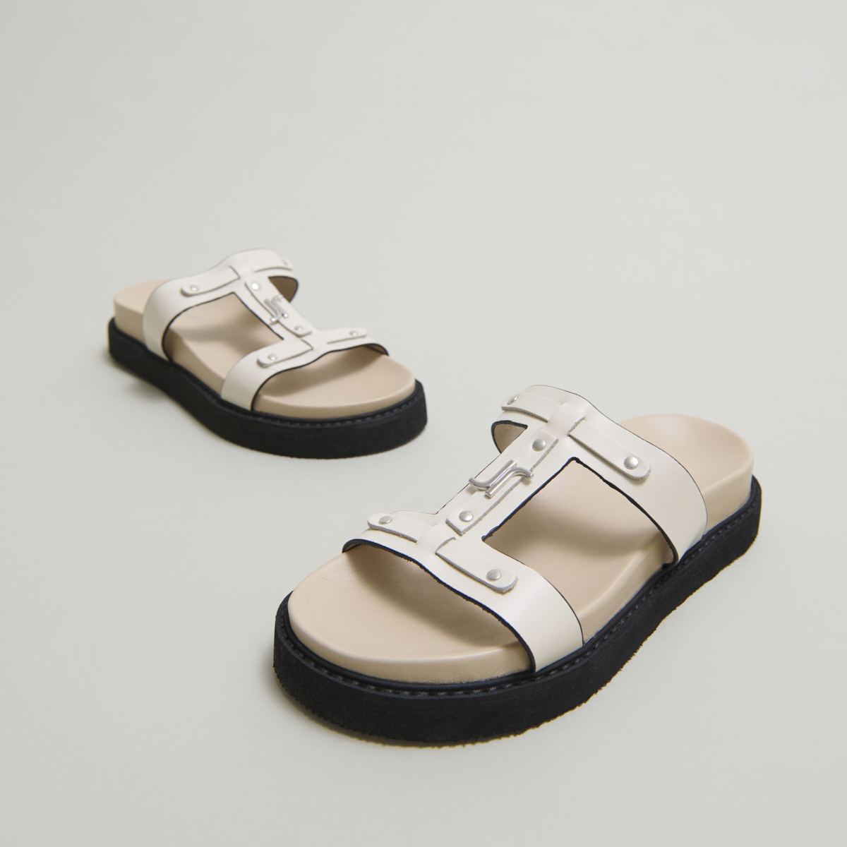 Platforms sandals in ecru glazed leather | LUANA