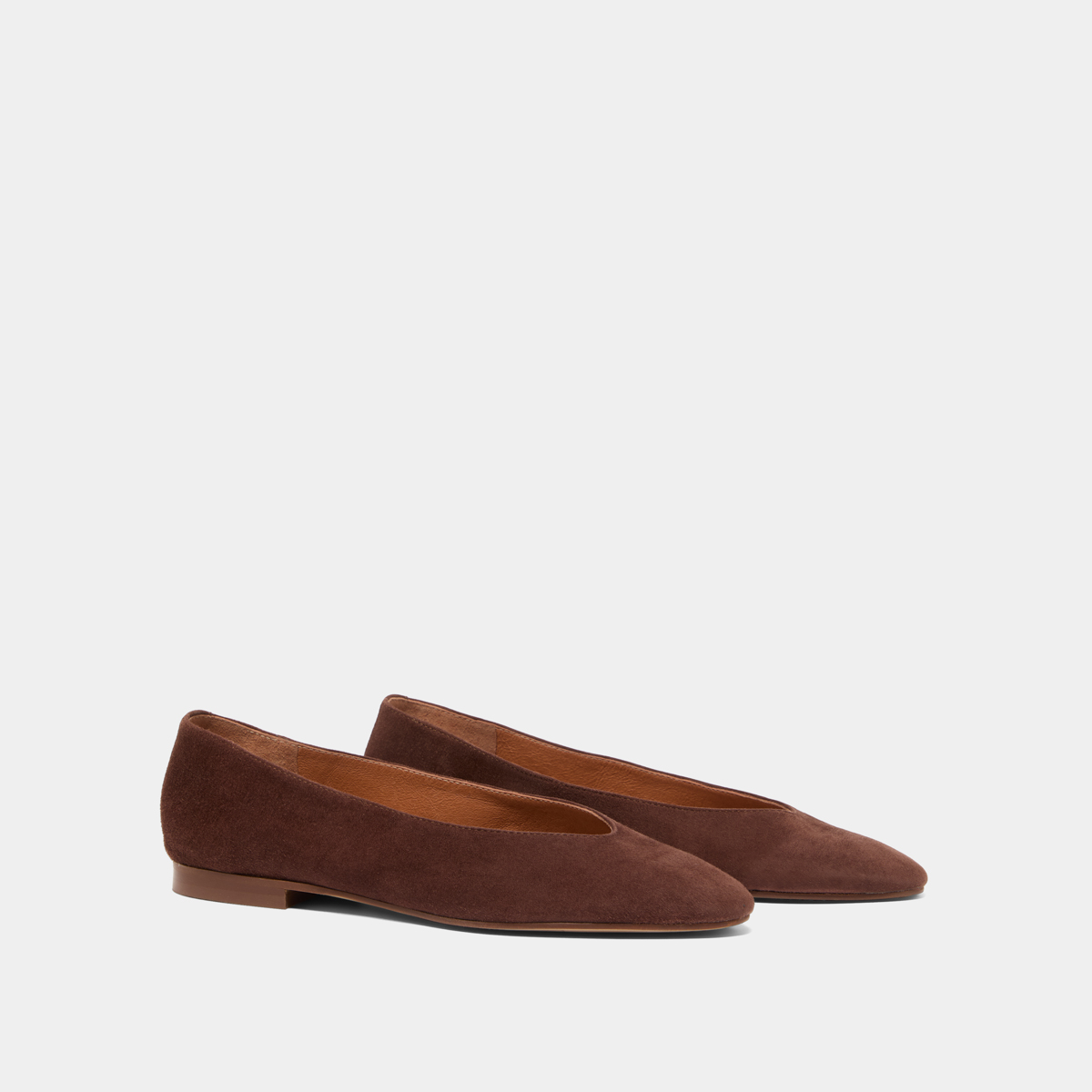 Pointed-toe ballet flats in dark brown velvet | DASSUS