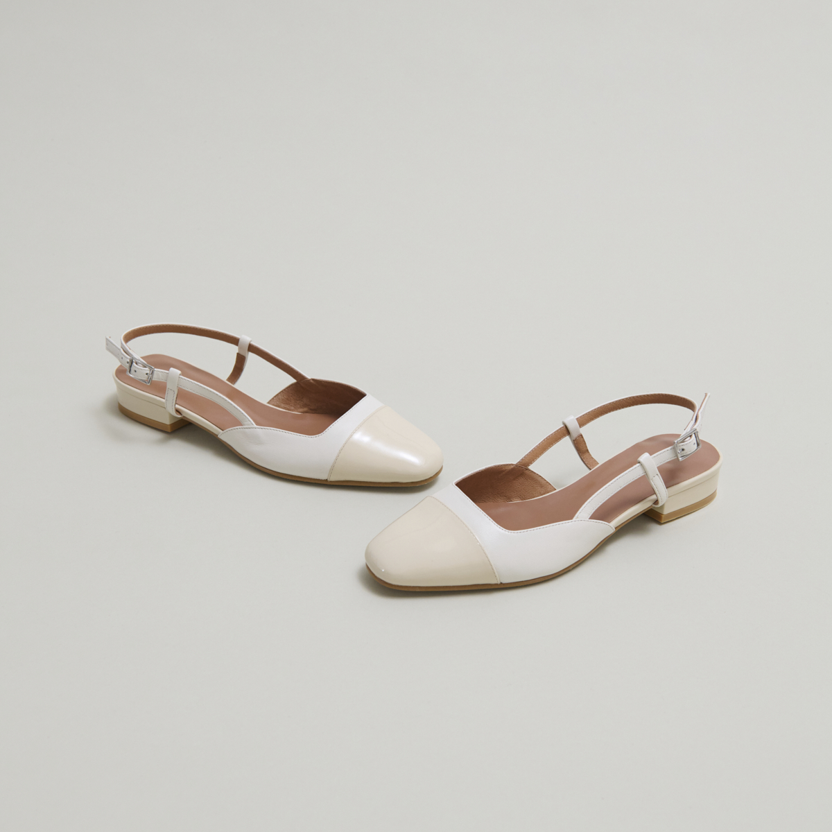 Slingbacks ballet flats in ecru patent and leather | DHAPOU