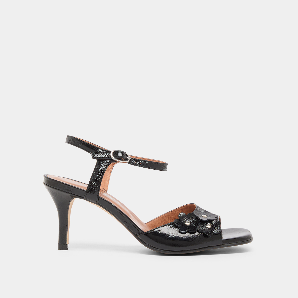 Heeled sandals with flowers in black shiny leather | VAVA