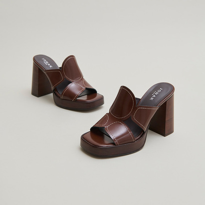 Heeled mules in brown glazed leather | belle