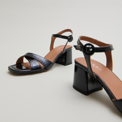 Heeled sandals black