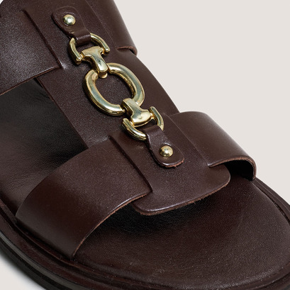 Mules with golden bits in dark brown leather | dop