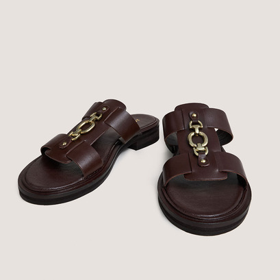 Mules with golden bits in dark brown leather | dop