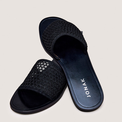Plagettes with openwork details in black mesh and velvet | waw