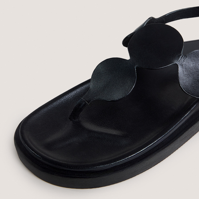 Sandals with adjustable straps in black leather | WIND
