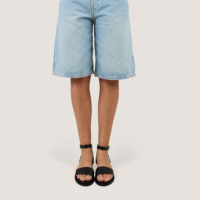 Sandals with straps and adjustable buckles in black leather | WIK