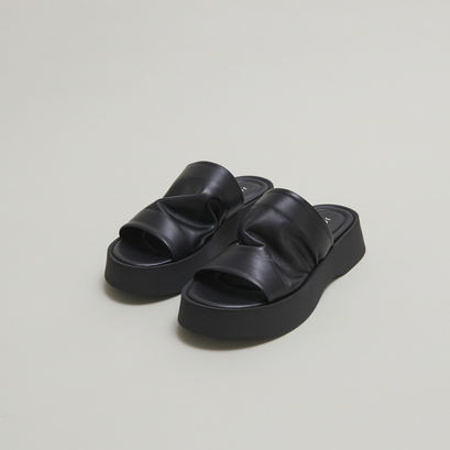 Platform mules in black leather | ERNEST