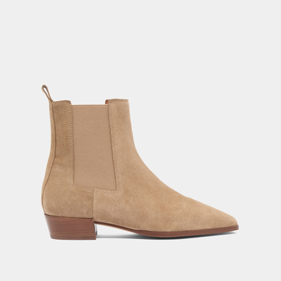 Lowoots with slight bevelled heels and pointed toes in taupe suede | papaye