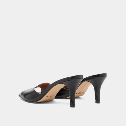 Mules with small heels in black shiny leather | vertigo