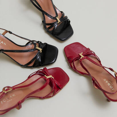 Heeled sandals with monograms dark red