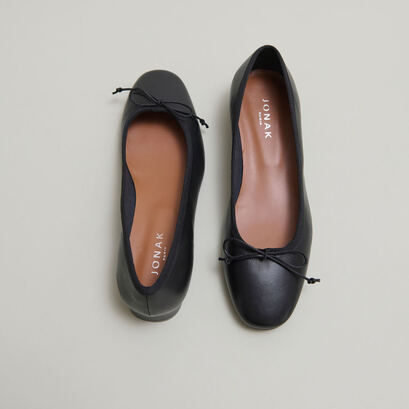 Heeled ballet flats in black leather | dadou
