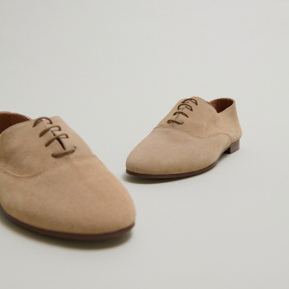 Round-toe oxfords in beige suede | domelle