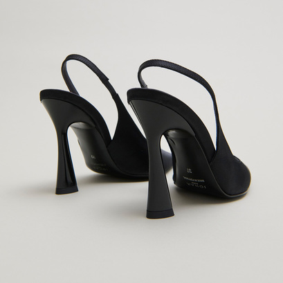 Pointed-toe slingbacks in black satin | dressy