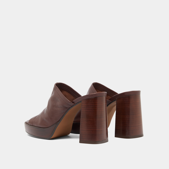 Heeled mules in brown leather | BAYA