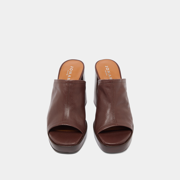Heeled mules in brown leather | BAYA