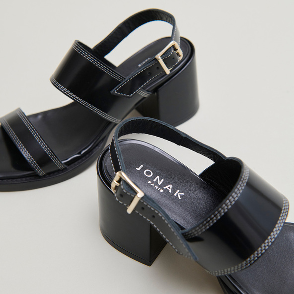 Heeled sandals in black glazed leather | BLONDINE