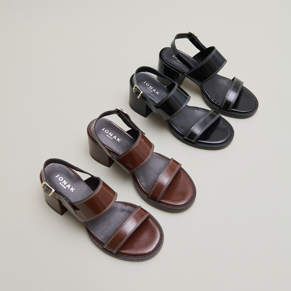 Heeled sandals in black glazed leather | BLONDINE
