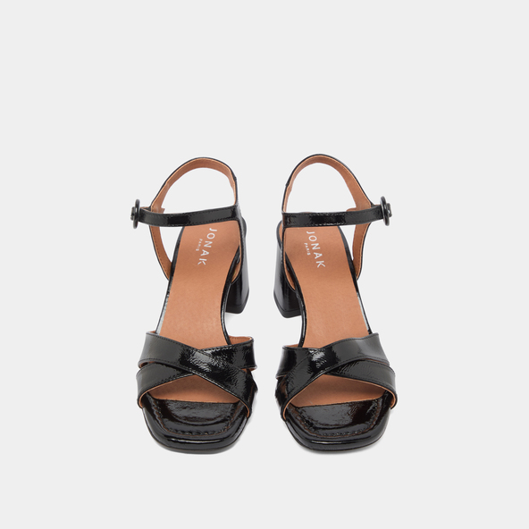 Heeled sandals in black pleated varnish | BRIELLA