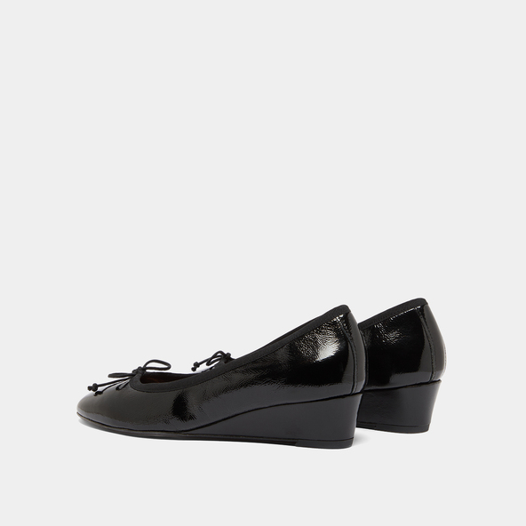 Wedge ballerinas in black pleated varnish | AIRELLE