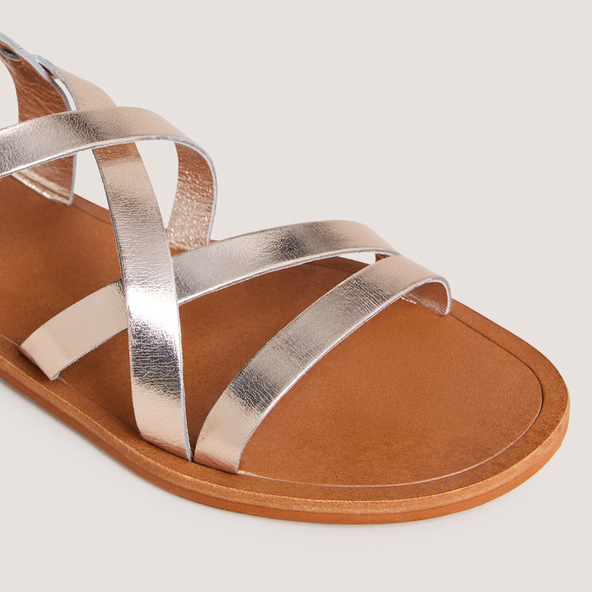 Cross-strap sandals in platinum and cognac metallic leather | WISCHIA