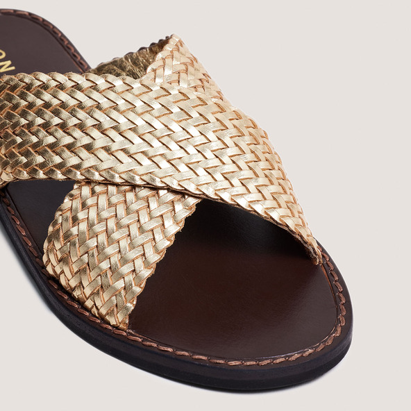 Plagettes with wide criss-cross straps in gold leather | WITCH