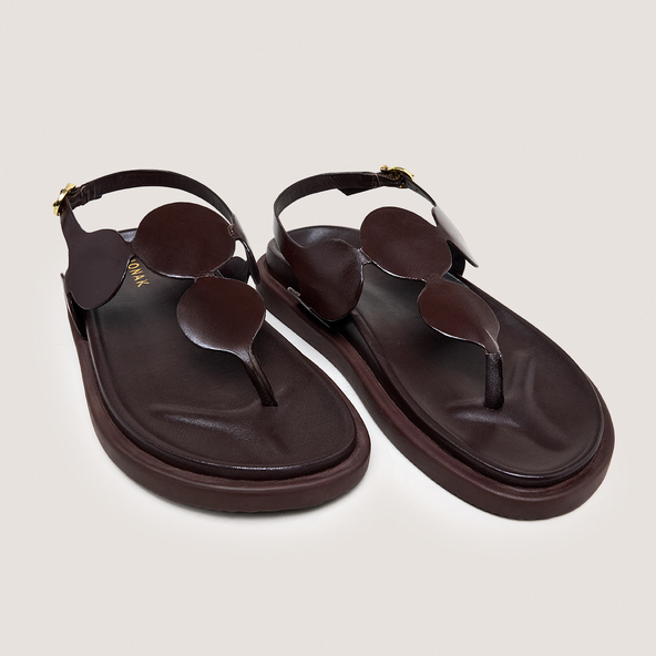 Sandals with adjustable straps in dark brown leather | WIND