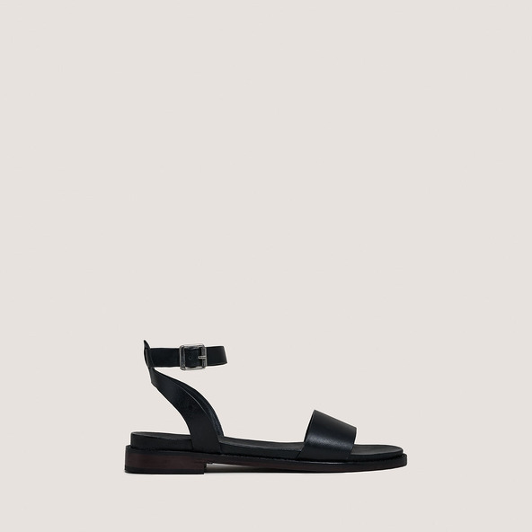 Sandals with straps and adjustable buckles in black leather | WIK