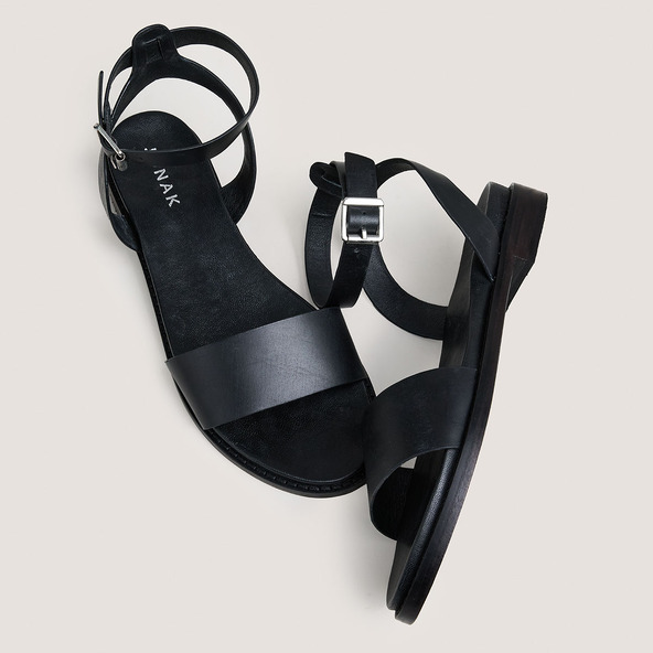 Sandals with straps and adjustable buckles in black leather | WIK