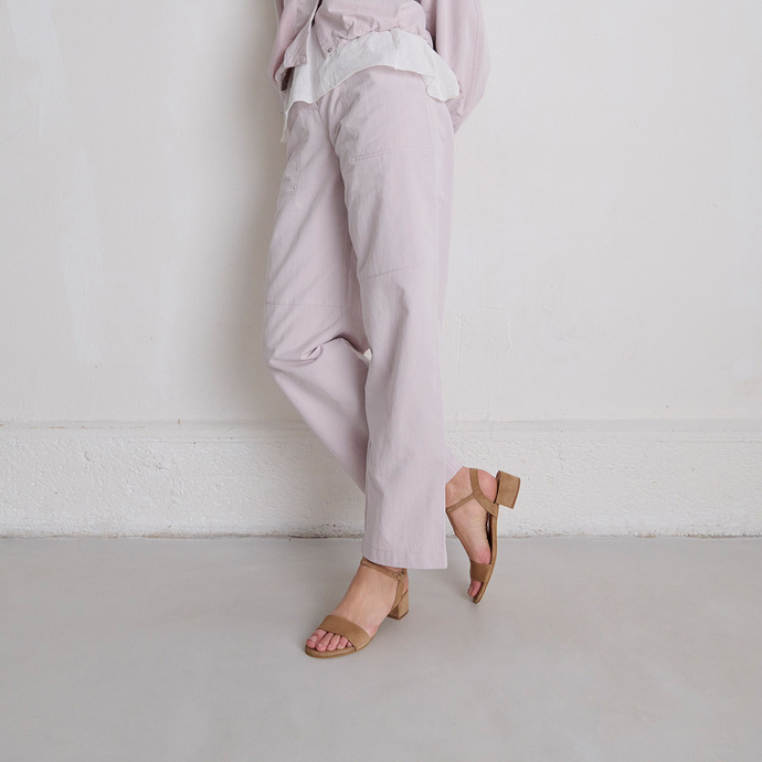 Square-heeled sandals in camel velvet | VIA