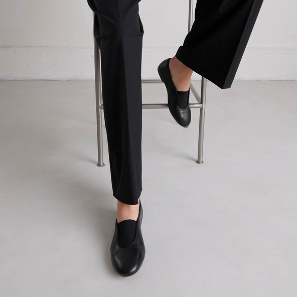 Elastics ballet flats in black leather and black textile | DABO