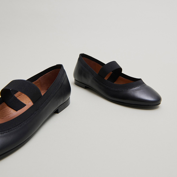 Ballet flats with straps en cuir noir | DABUS