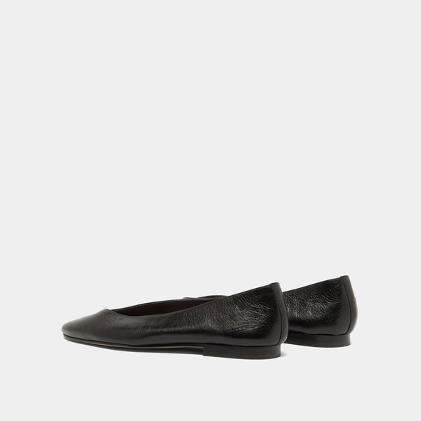 Pointed-toe ballet flats in black distressed leather | DASSUS
